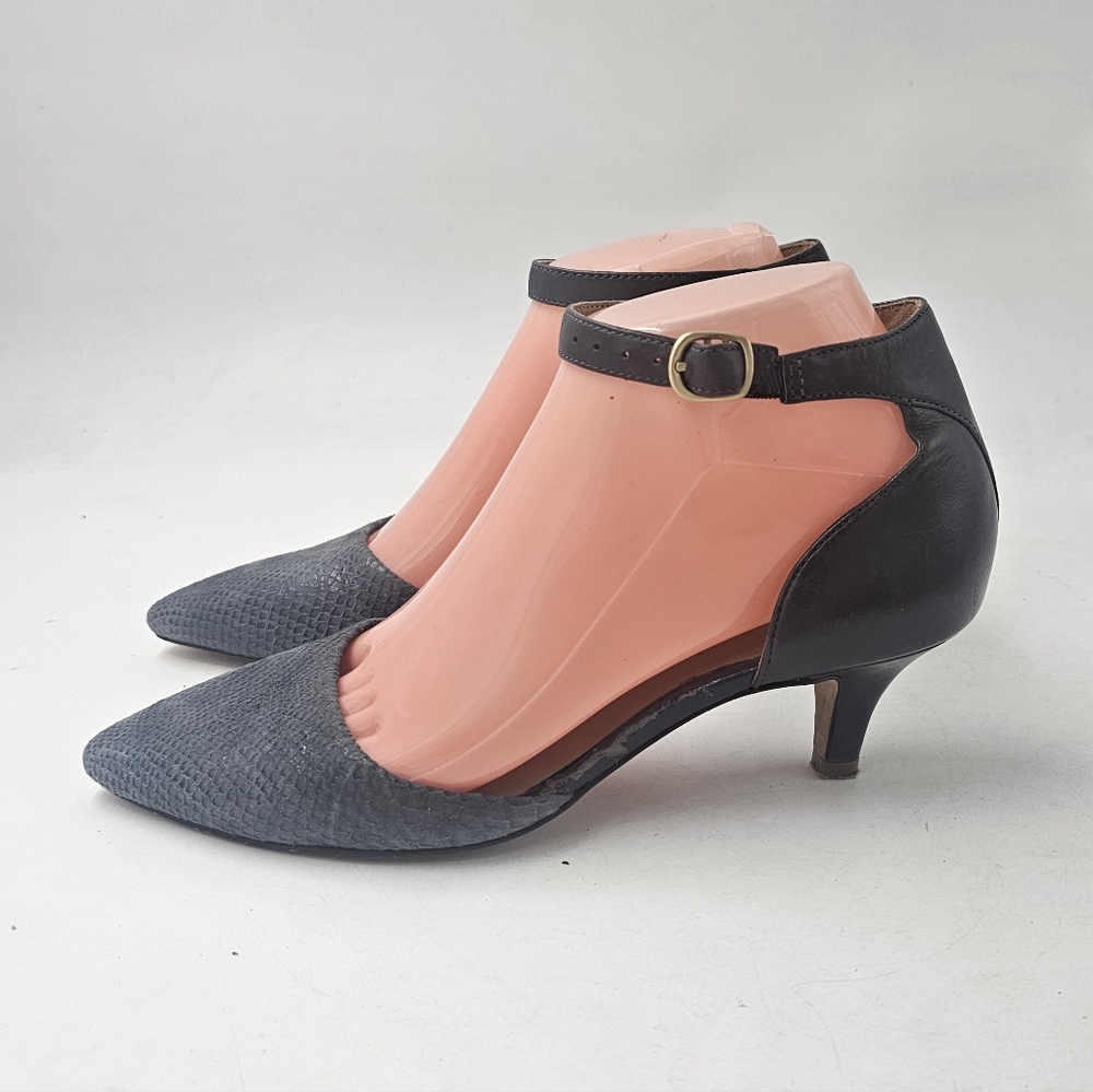 Clarks Artisan Sage Glamor Navy Blue D'Orsay Kitten Heels Size 6 - Picture 6 of 14